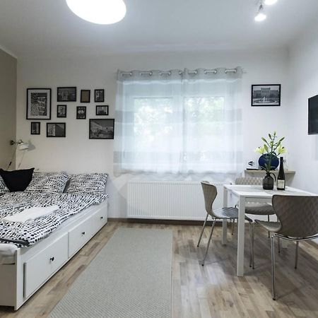 Aqua Stellar Apartment Сегед Екстериор снимка