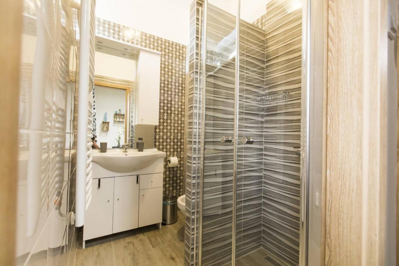 Aqua Stellar Apartment Сегед Екстериор снимка