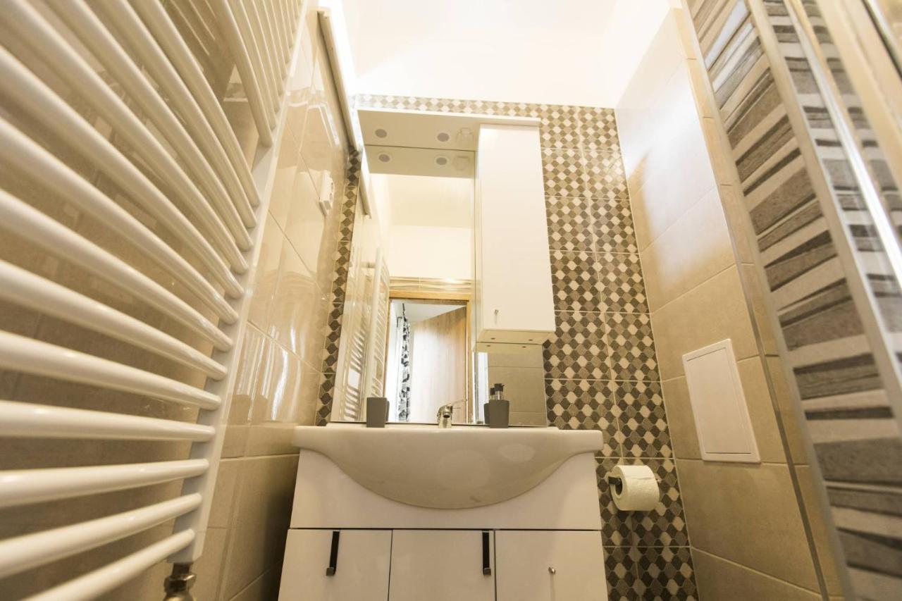 Aqua Stellar Apartment Сегед Екстериор снимка
