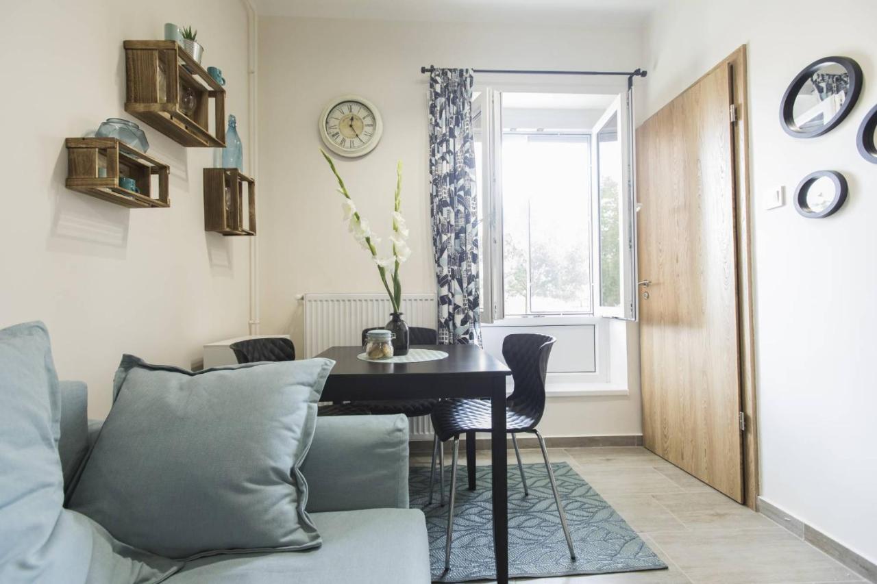 Aqua Stellar Apartment Сегед Екстериор снимка