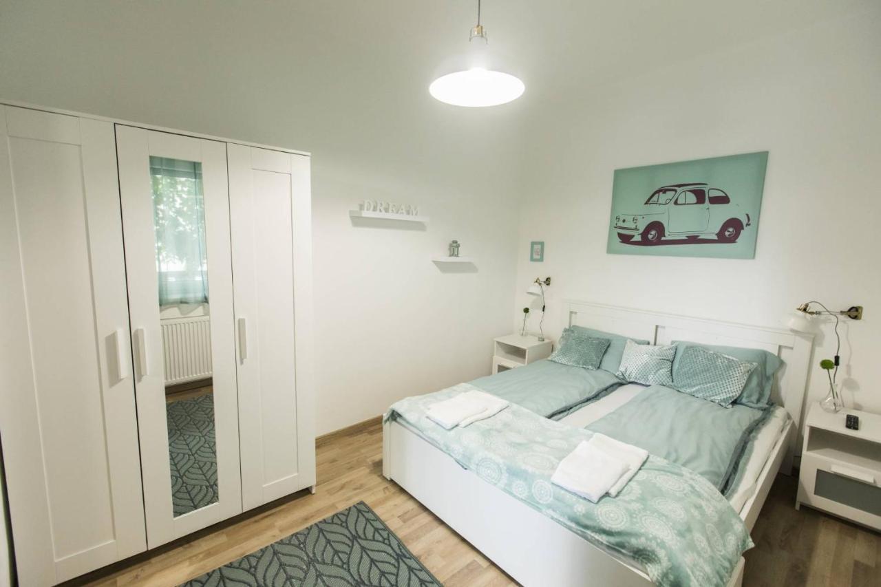 Aqua Stellar Apartment Сегед Екстериор снимка